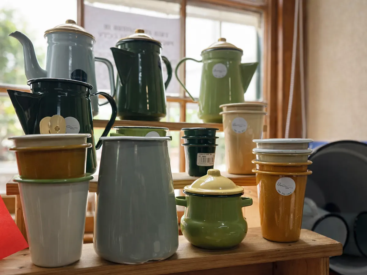 Classic enamelware display